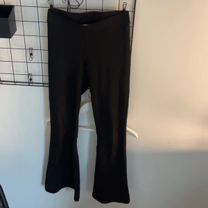 Utsvända byxor  - Dessa är från gina och använda en gång, alltså är dem i väldigt fint skick💗