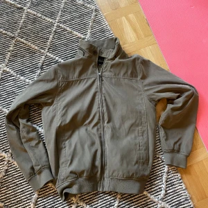 Stor vår jacka - Oversized vårjacka som är min brorsas. Han har bytt stil och gillar den inte. 