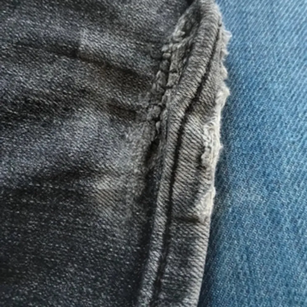 Grå ltb jeans i modellen valeire. Stolek 29/32, midjemått: ca 39cm men passar mig som har s då de e mindre i storleken än andra ltb jeans . Jeans & Byxor.