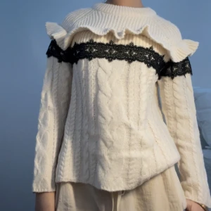 Stickad tröja - Oanvänd stickad tröja, perfekt till vinter❄️ I barn storlek från 11-12 år Kontakta vid frågor 🎀