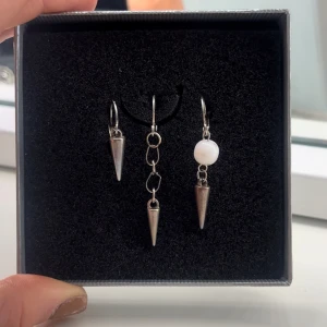 Örhängen - Super duper gulliga örhängen💘 3 olika typer av örhängen🥰 Styckpris 30kr eller all 3 för 50kr