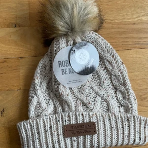 Mössa Robin Ruth - En helt ny mössa som inte använts något då den är helt ny 😊