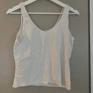 Linne  - Jätte skönt linne, sitter löst och bekvämt o är jätte mjuk i materialet💗