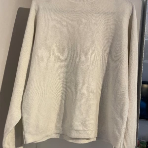 Stickad vit tröja - Stickad tröja vit, köpt från Kappahl 