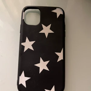 iPhone 11 skal - Säljer detta fina skal med stjärnor, passar till iphone 11