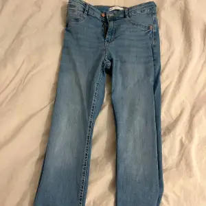 Blå perfect jeans från Gina  I storlek L men är som S 