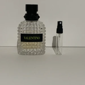 Valentino Born In Roma Yellow Dream 3ml - Säljer samples av denna parfym. OBS: 1ml motsvarar ca 15 spray. Kom dm för ytterligare frågor.