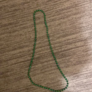 Grönt halsband  - Grönt fint halsband till sommaren eller till disco 