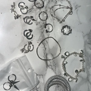 Smycken🤍 - Säljer massa smycken skriv så skickar jag fler bilder🤍