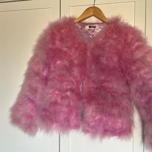 Pälsjacka  - Dennis maglic  Storlek S Knappt använd 