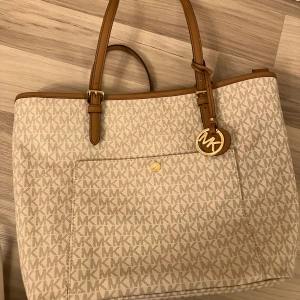 Ny väska  - Fint ny väska