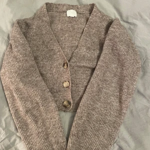 Stickad kofta - Stickad kofta i fint skick!!