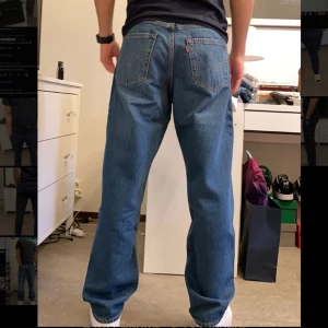 Levis Jeans  - Stay loose levis jeans, Slänger sig snyggt över skorna.  Använda 2-3 gånger så det är nyskick på jeansen
