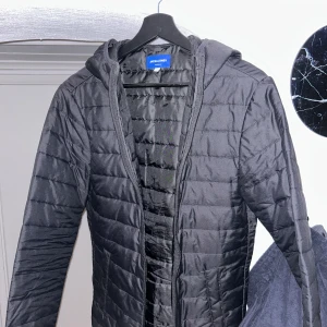 Vårjacka - Tunnare vårjacka från Jack & Jones  Endast Använd förra våren 