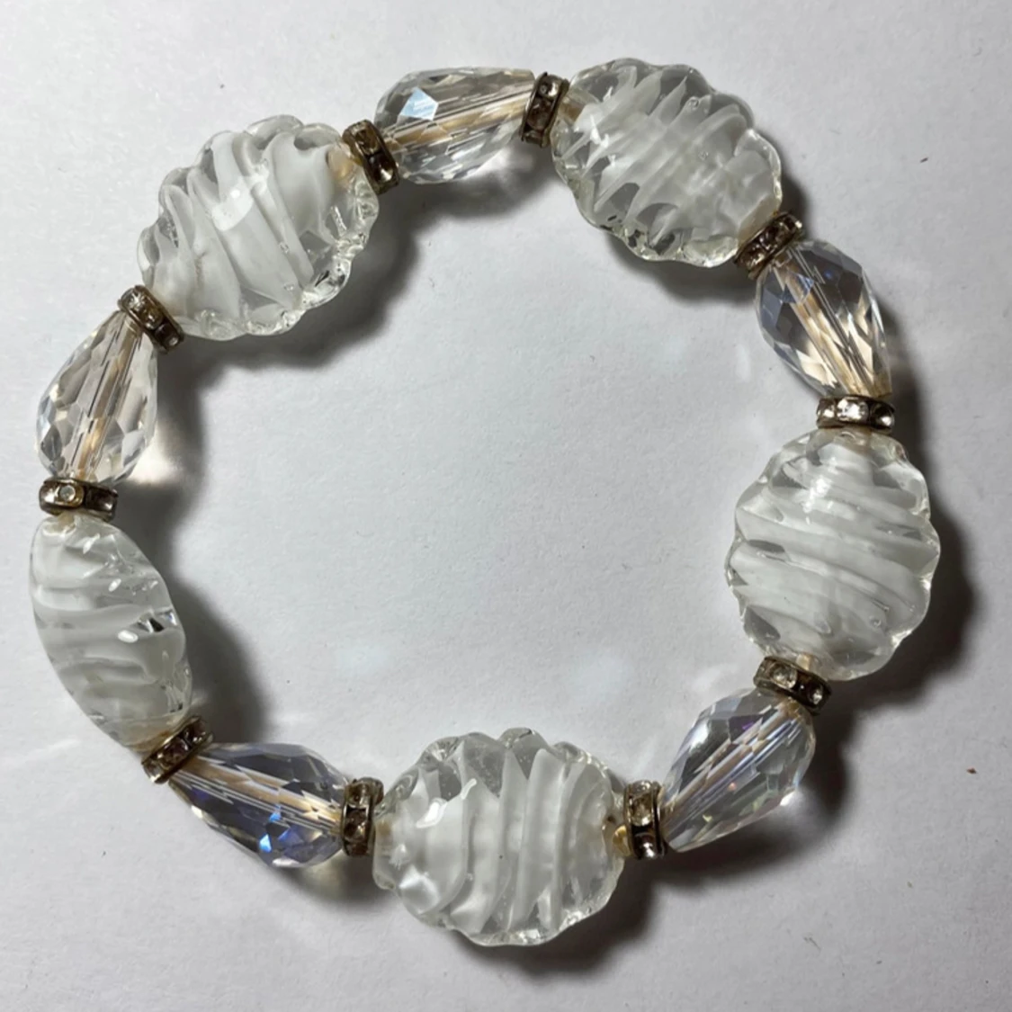 4 elastiska armband och ett par örhängen (en del nya) - 91