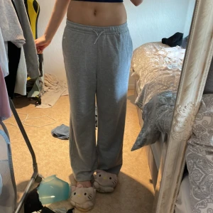 mjukis byxor  - ett par mjukisbyxor som inte kommer till användning. de ska vara lite baggy. kan sänka priset vid snabb affär 