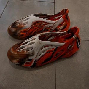 Yeezy Foamrunners - Size 42