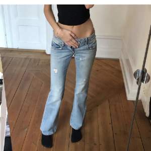 Lågmidjade jeans från I love fornarina, bra skick. (Lånade bilder) Frakten står köparen för skriv gärna vid frågor!