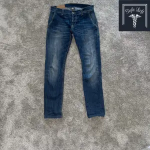 Här är ett par dondup jeans som passar perfekt till våren. Jeansen i bra skick. Skriv om ni har frågor