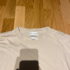 These glory days tröja beige  - Säljer nu denna tröja från These glory days i storleken XL. Använt denna ett fåtal gånger men använder inte längre, där av skick 9/10. Köpt för 799 kr. Bara höra av sig vid intresse eller funderingar, öppen för prisförslag.