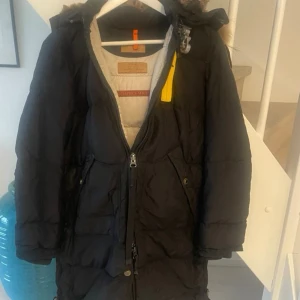 Parajumpers jacka - Jättefin jacka från Parajumpers, storlek M. 