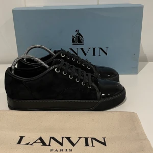 Lanvin skor  - Hej! Säljer nu dessa super snygga lanvin skor. Skorna är i toppskick 9/10(lite smutsiga) bara skorna medföljer vid köp 