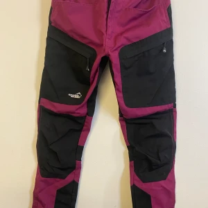 Arrak Outdoor Active Stretch fritidsbyxor - Nypris 799;- använda en kort stund bara, inga som helst fel!   Korta modellen 