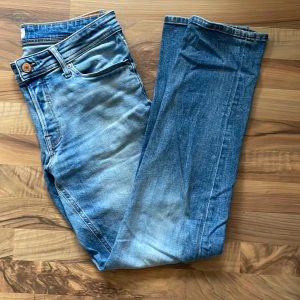 Jack&Jones jeans W31 L32 - Jeans från Jack&Jones bra skick säljer pga att jag växt ut dem! Nypris 600 säljer för 200
