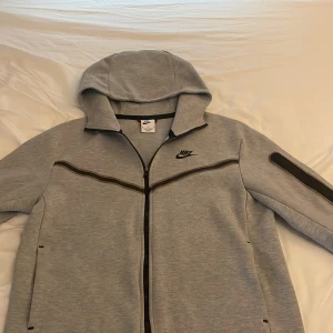 Nike Tech fleece - Fick i present men är inte min stil, Skick 9/10