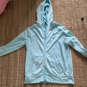 Polo hoodie  - Okej skick. Kom gärna med bud!