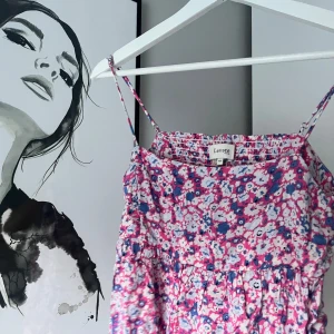 Mönstrad topp - Helt oanvänd topp köpt på pondus i storlek XS! Ganska stretchig så skulle även passa som en S💗💗