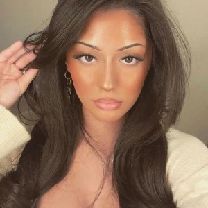 Örhängen  - Väldigt fina örhängen som är i samarbete med @raquelle055  Finns i guld och silver. Köp för 99kr/st Eller 185kr/ paret. Modell 147 Smyckes ställningen finns även att köpa för 299kr!