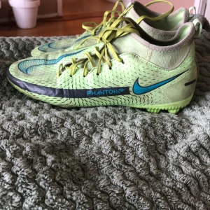 Fotbollsskor  - Hör av dig om du har några frågor 👍 