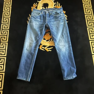 Dondup jeans - Säljer mina mörkblåa dondup jeans i modell george då jag it använder dem, de e bara att höra av dig vid minsta fundering. 