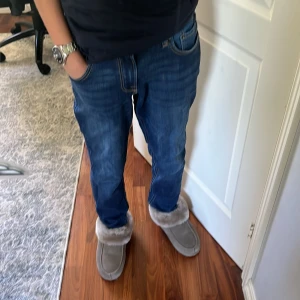 Jack and Jones jeans - Hej jag säljer ett par Jack and Jones jeans i barn storlek 170 dem är i modellen slim Glenn och har används 1 gång inga defekter säljer då de inte kom till användning Modellen är 170  Tänker runt 400 köpta för 700 men priset kan såklart diskuteras 