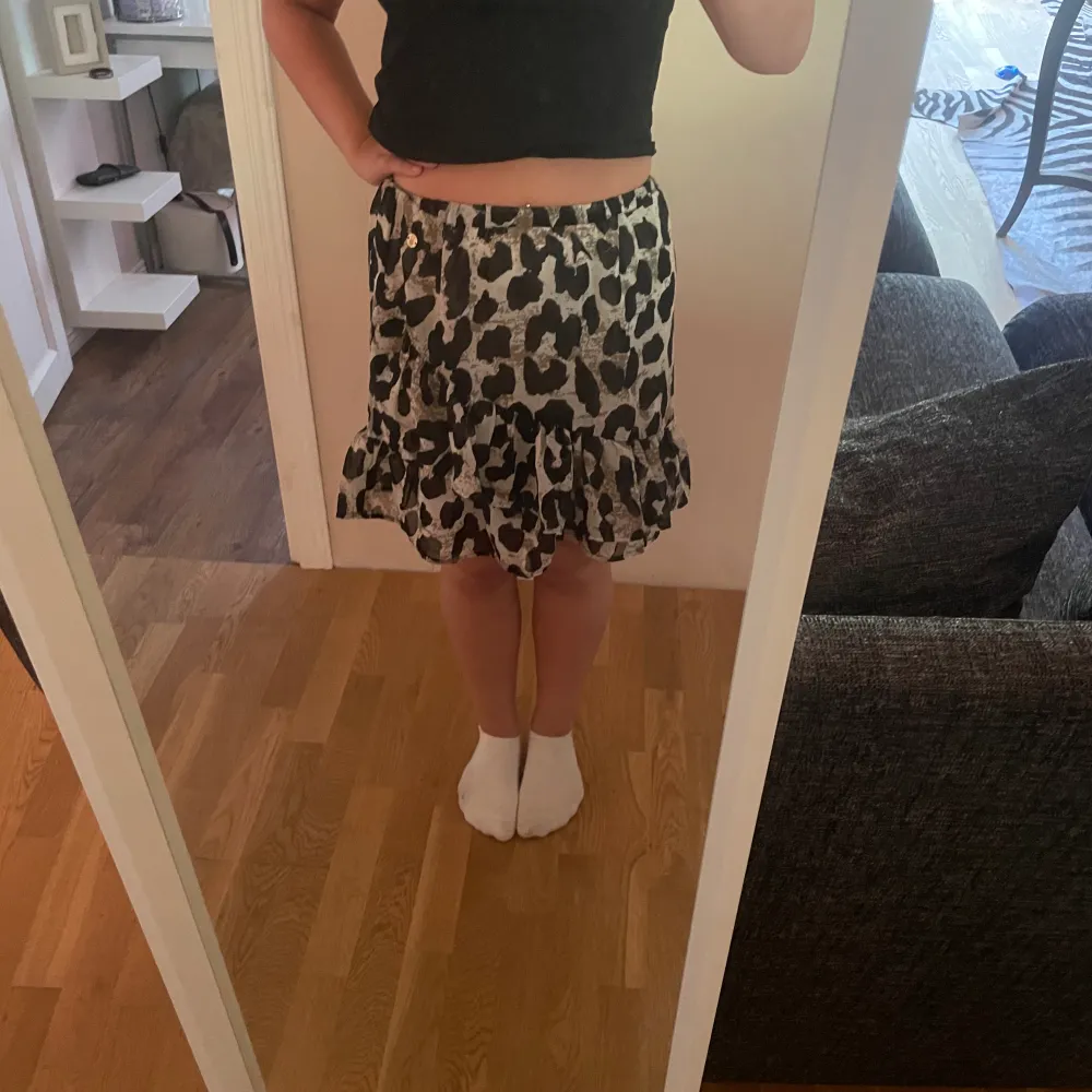 Leopard mönstrad kjol från Pernilla Wallgrens kollektion från Ullared. Skriv om ni har några frågor🌸. Kjolar.