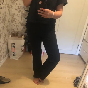 Kostymbyxor  - Fina kostymbyxor, knappt använda, inga tecken på användning. (Jag är 163)