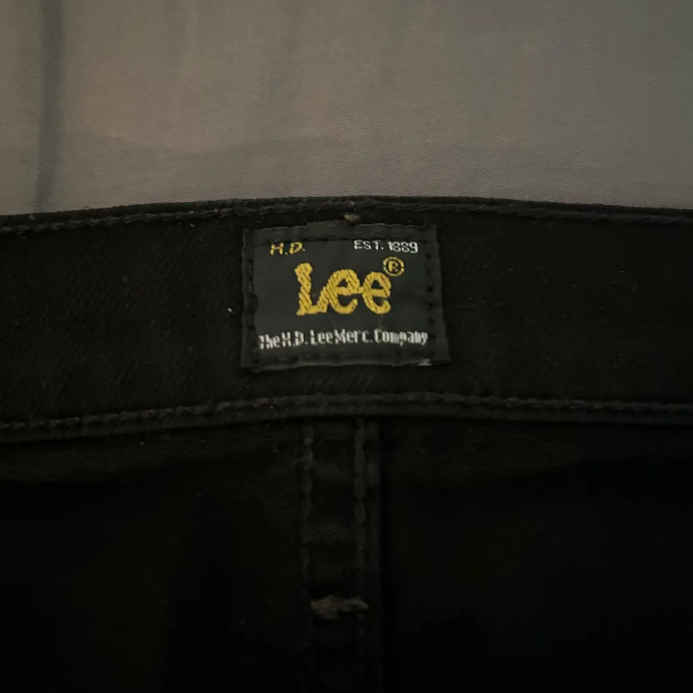Säljer mina Lee Daren jeans! Jätte bra skick typ som nya!  Storlek: w31,w32. Jeans & Byxor.