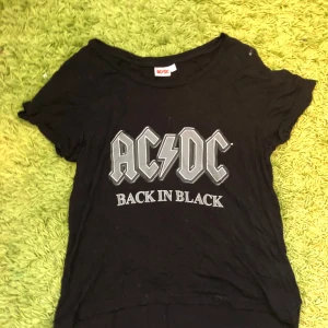Acdc T-shirt  - En jätte fin acdc tröja i bra skick, kontakta gärna innan köp:)