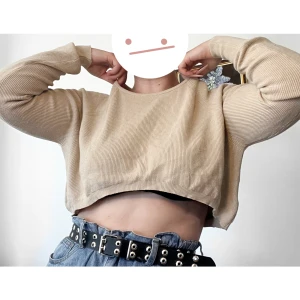 Cropped långärmad tröja - Cropped långärmad tröja, väldigt mjuk, st XL men passar bättre som L Använd fåtal gånger