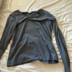 Långärmad tröja - Storlek: L Fint skick 