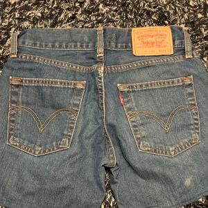 Levis Eve Storlek 27 - Jättefint skick Orginal