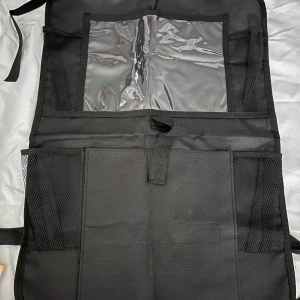 Barnförvaring till bil - Barnförvaring till bil. Man spänner fast den på sättet framför. Väldigt praktiskt men aldrig använd.