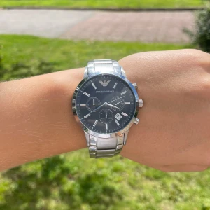 Armani klocka  - Säljer denna snygga Armani klockan i gott skick. Batteri behöver bytas ut! Skriv innan du köper!  Hör av dig vid funderingar 👍🏻MVH oss på GW ☀️🌊 Vi skickar med batteri om de önskas!