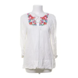Blommig vit blus  - Söt somrig vit blus med blommiga detaljer, i nyskick 