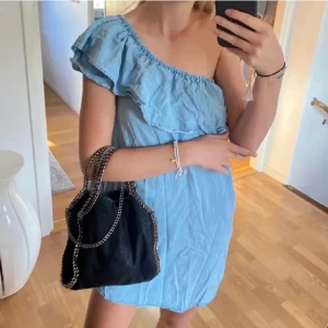 Jeans klänning  - Zara klänning i jeans så fin till sommaren