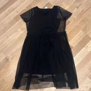 Klänning - Bra skick⭐️Storlek 152❤️