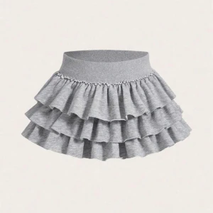 KJOL - Superfin mini kjol som har tajta shorts under. Ser exakt ut som på bilden om inte bättre i verkligheten. Säljer pågrund av att jag inte har plats för att behålla den🫶🏼☺️