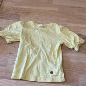 Jätte fin tröja!  - För barn! Skulle ha på mig den i sommaren!❤️❤️❤️