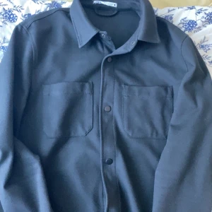 Zara Overshirt - Storlek M som ny använd ett par gånger inget fel på den